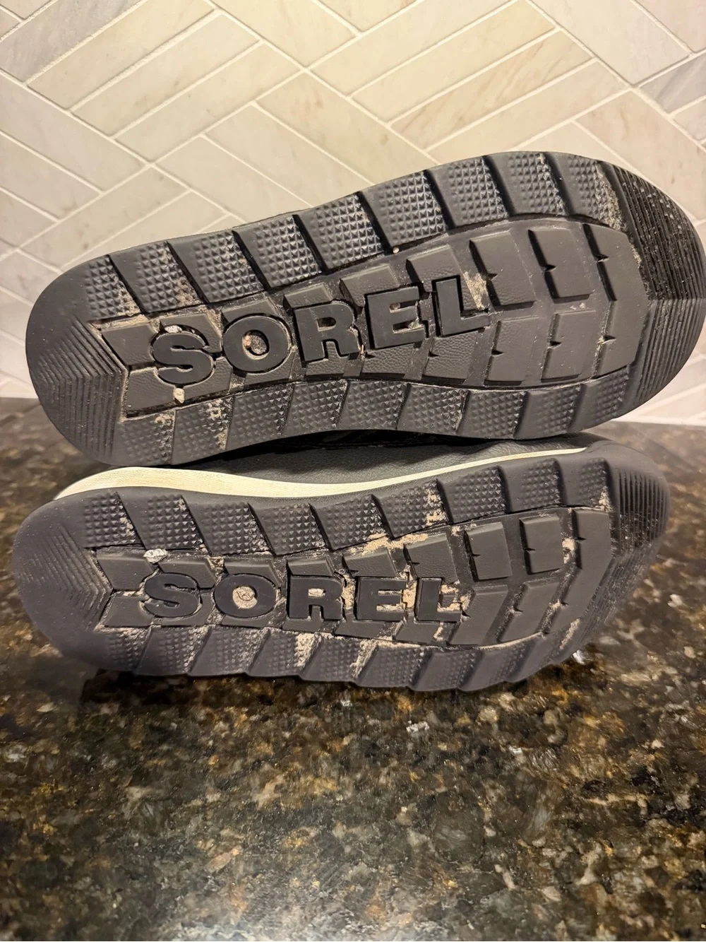 Sorel Whitney II Black Waterproof Winter Boots Youth Size 2